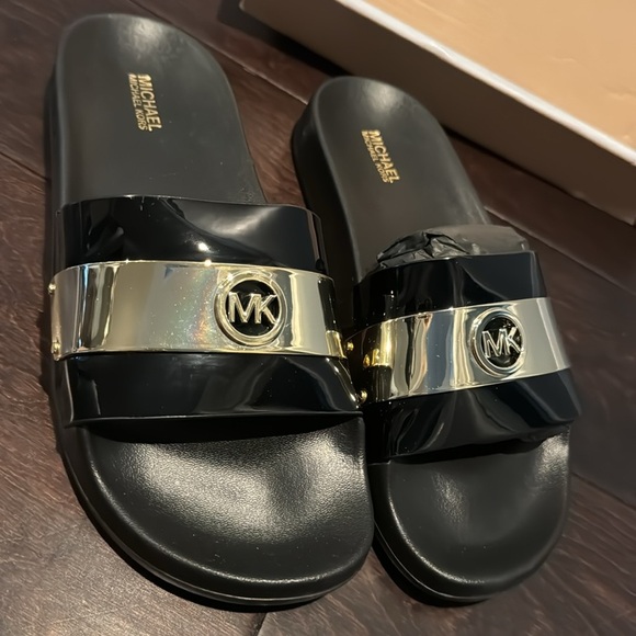 Michael Kors black and gold Jett Sid’s NIB 7M - Picture 2 of 8